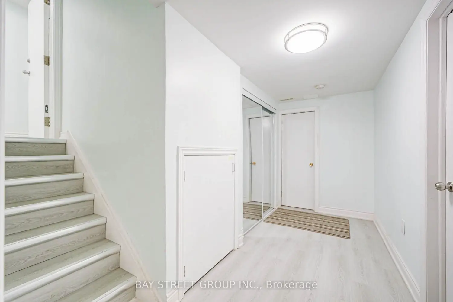 125 Connaught Avenue photo 4