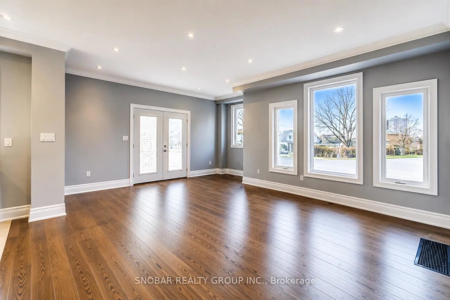 1 Aura Lea Boulevard photo 3
