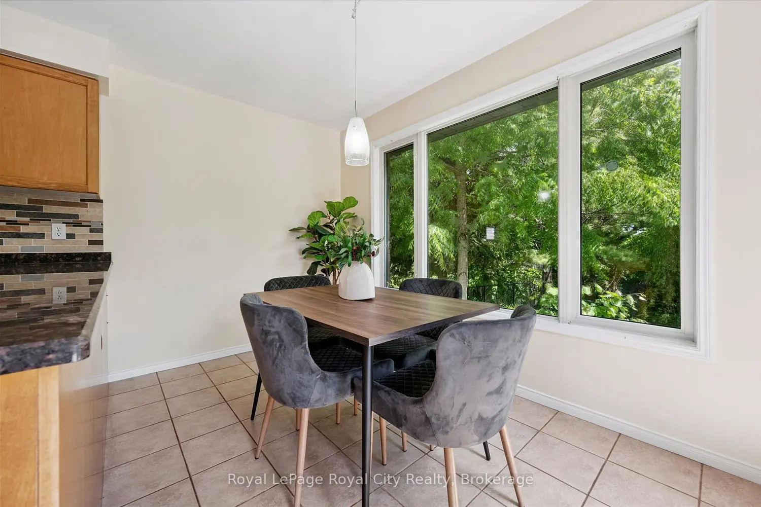 73 Waxwing Crescent photo 4