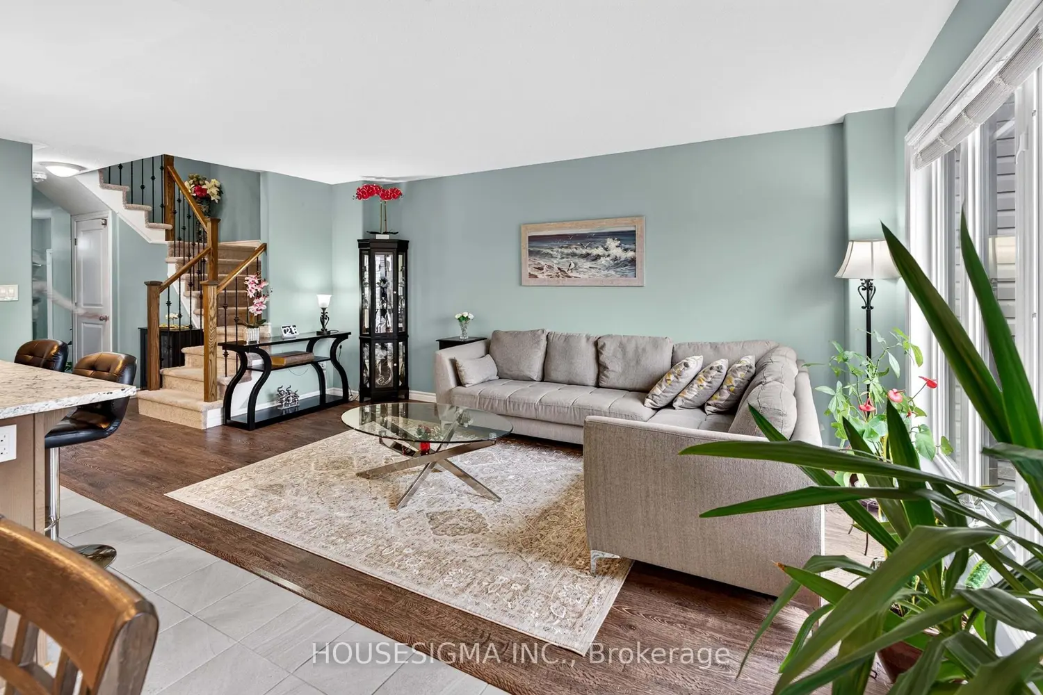 390 Buckthorn Drive photo 3