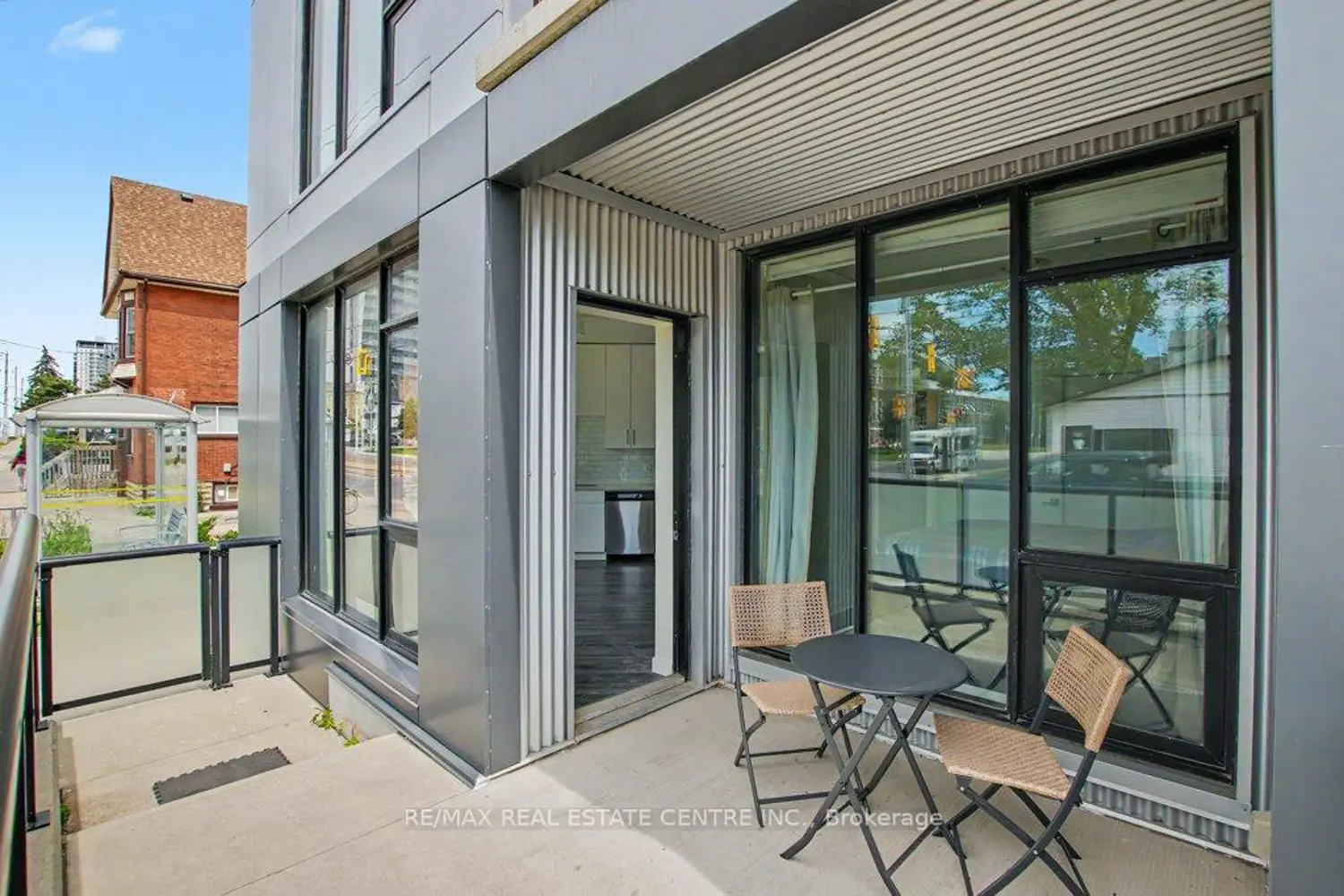 690 King Street 101 photo 2