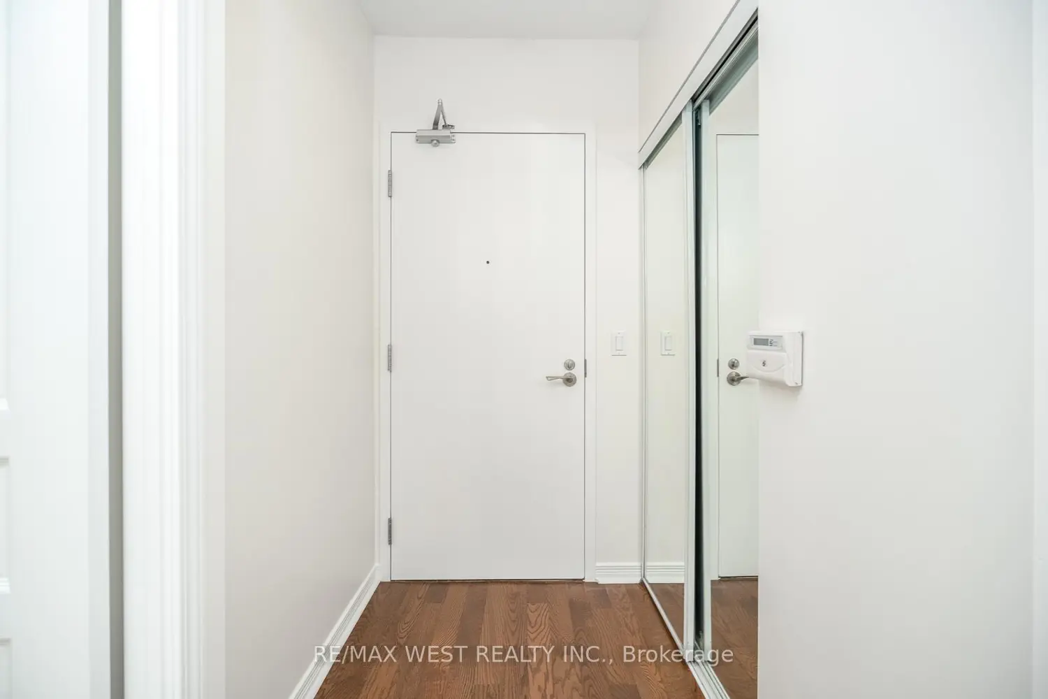 2240 Lakeshore Boulevard 908 photo 3