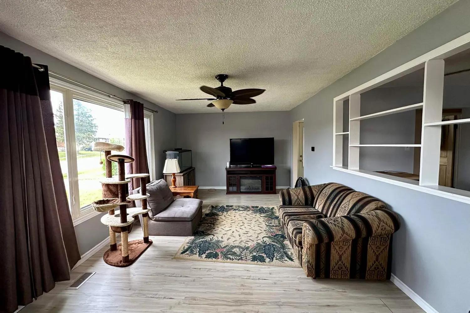 251 Strand Ave photo 4