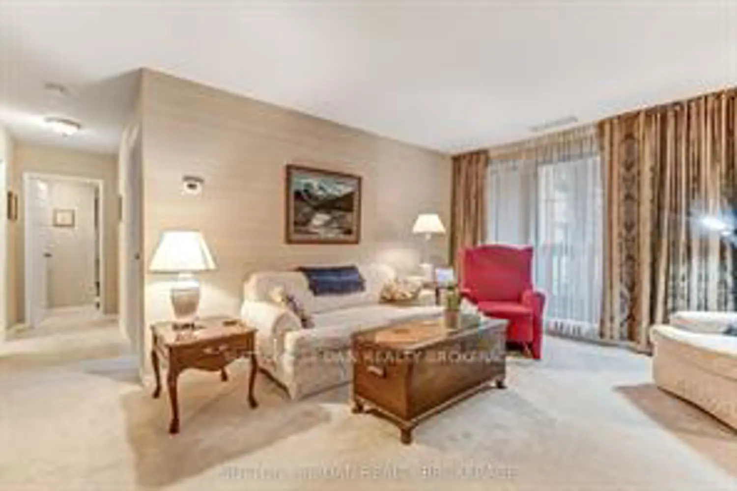 300 Everglade Crescent 214 photo 5