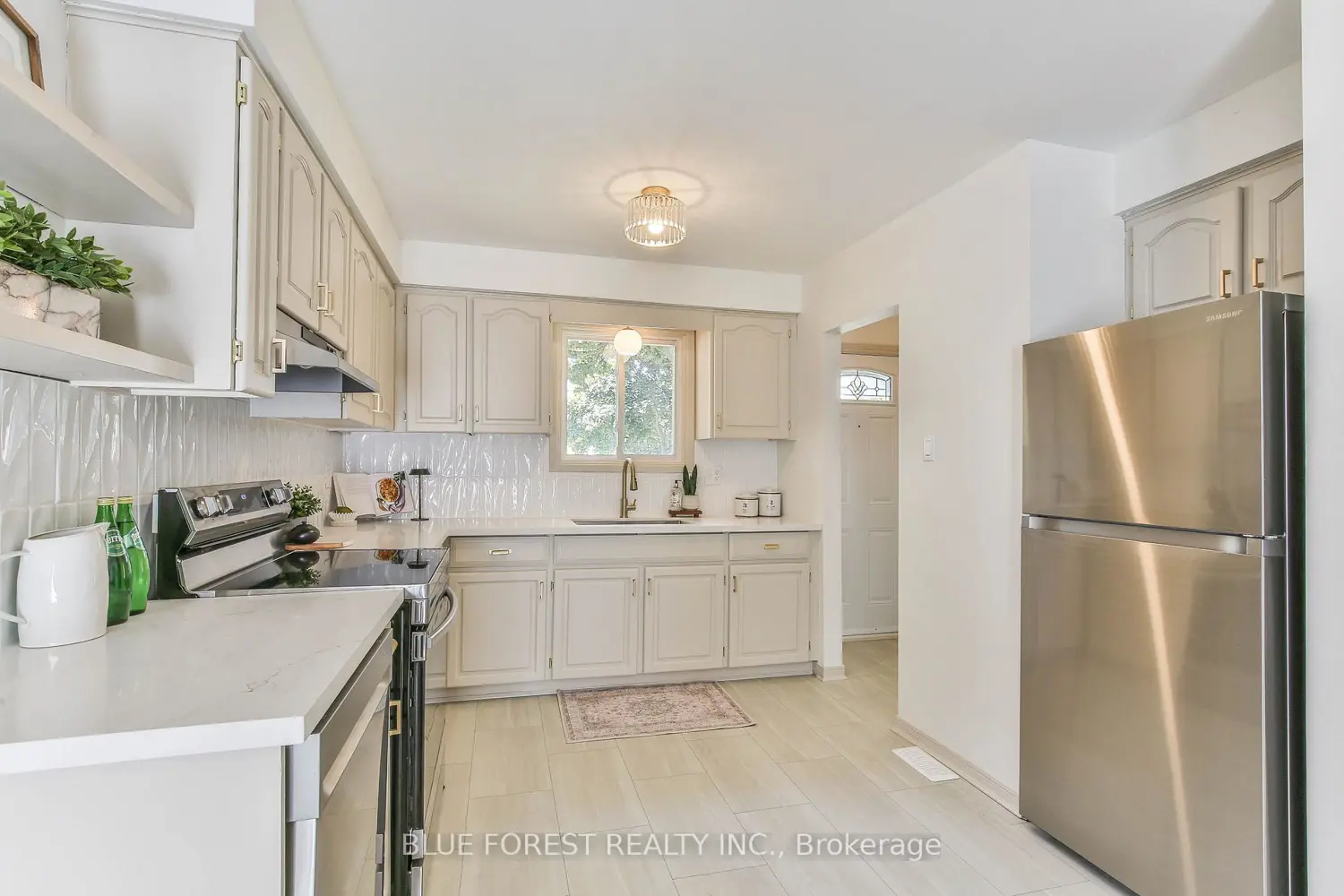 71 Rosamond Crescent photo 2
