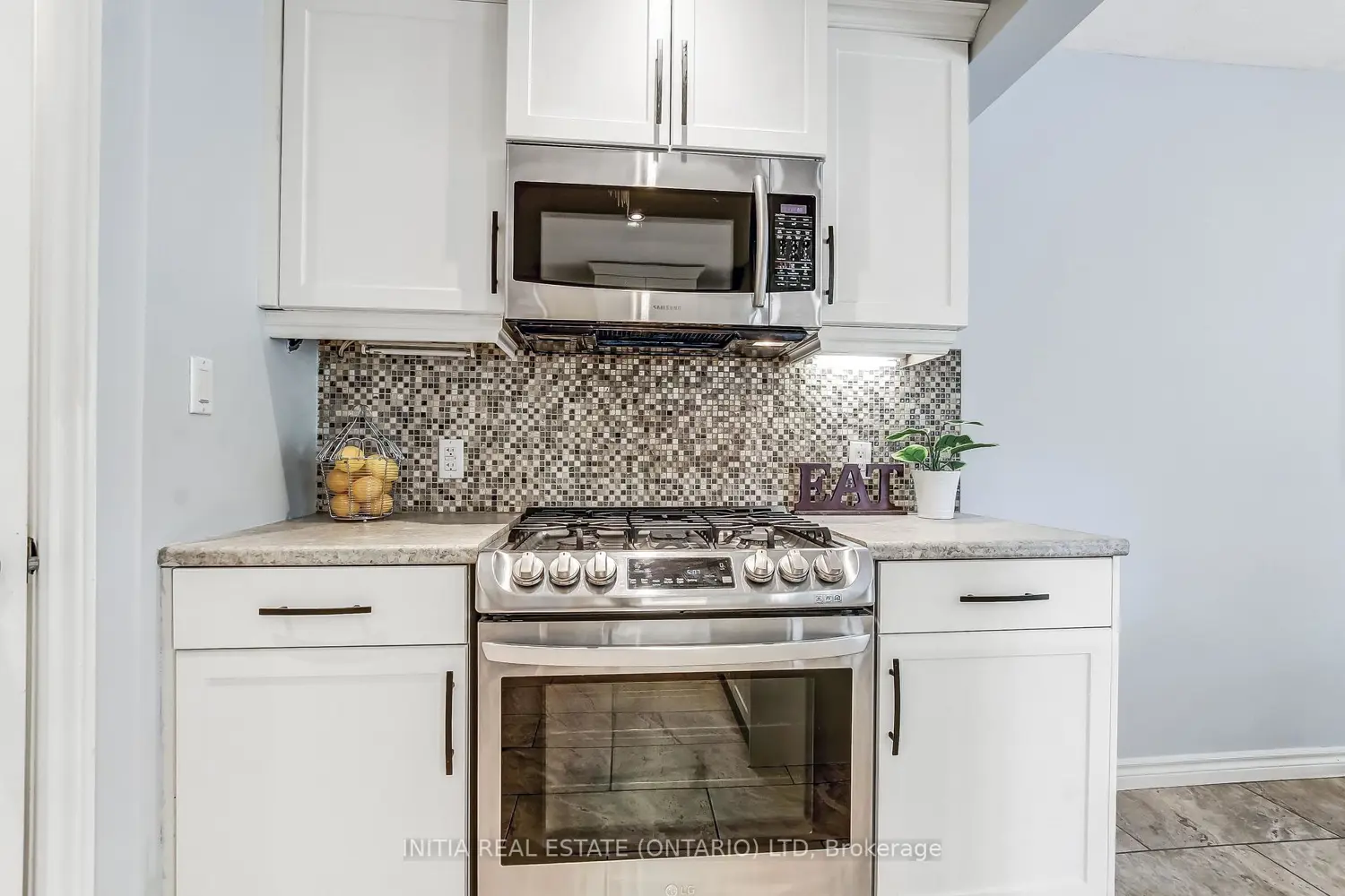 1082 Oakcrossing Road photo 5