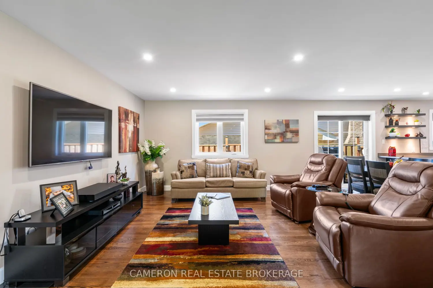 1368 Patricia Place photo 3