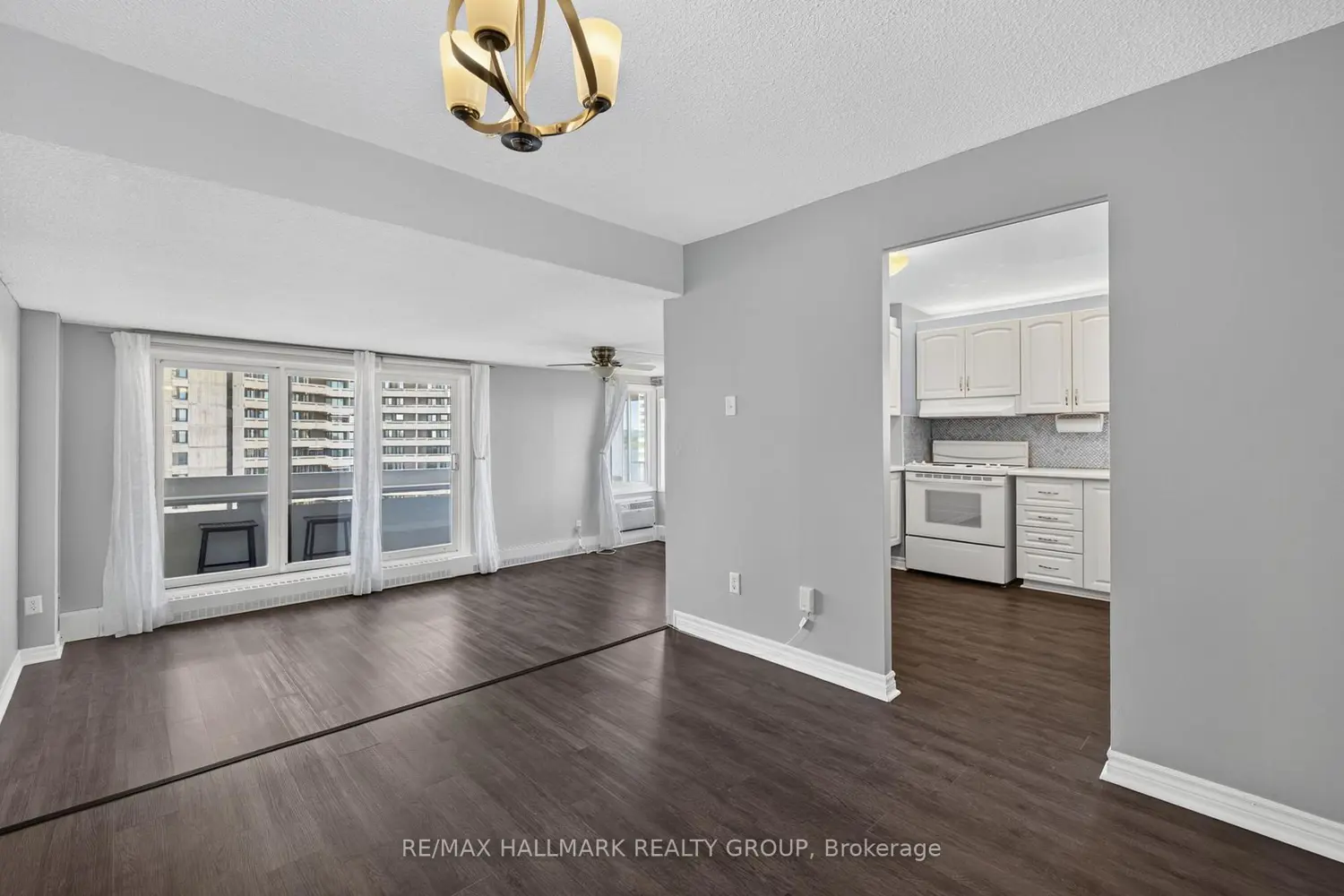 1081 Ambleside Drive 907 photo 4