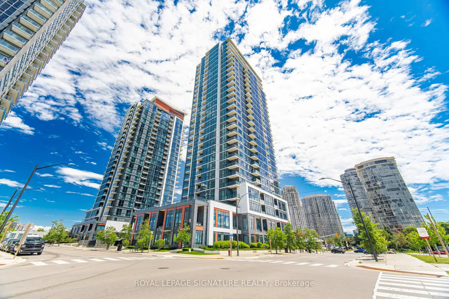 75 Eglinton Avenue 2006
