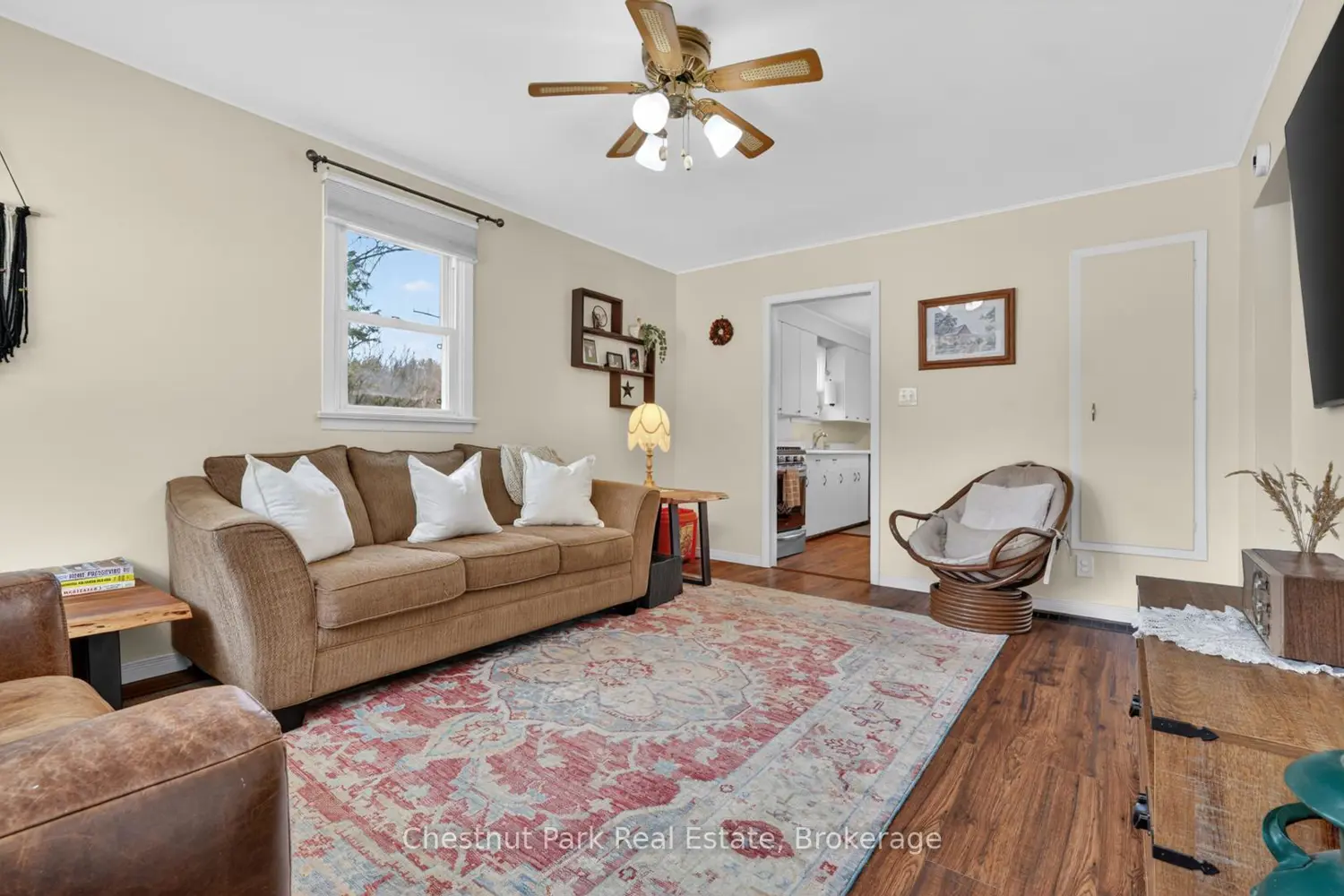 213 Yonge Street photo 3