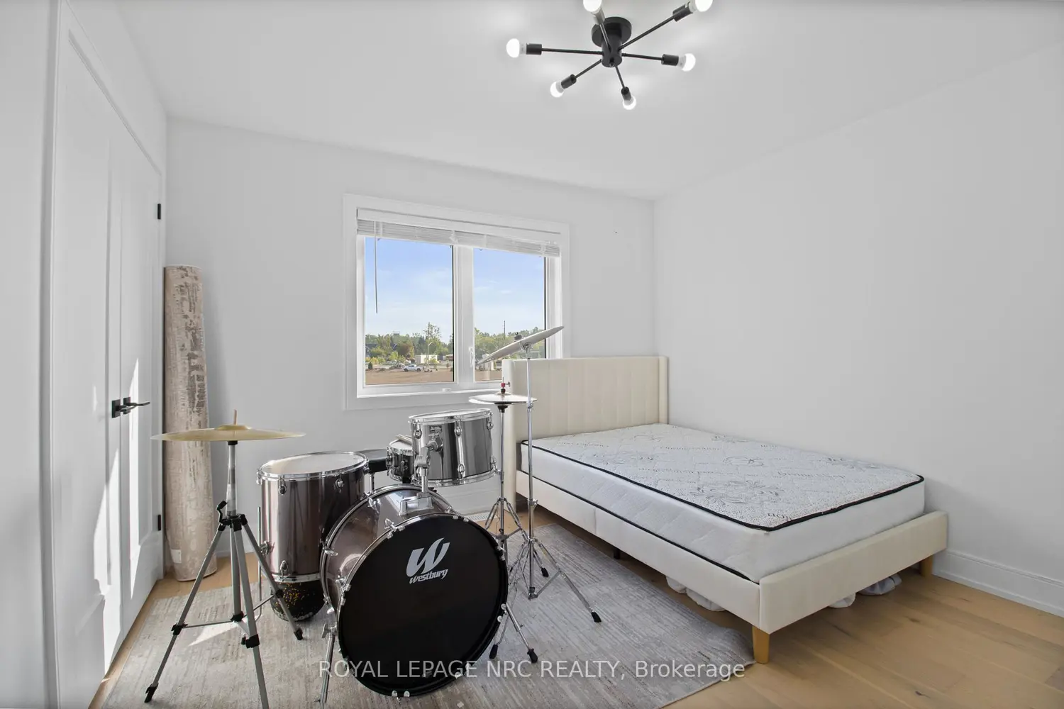 7384 Splendour Drive photo 3