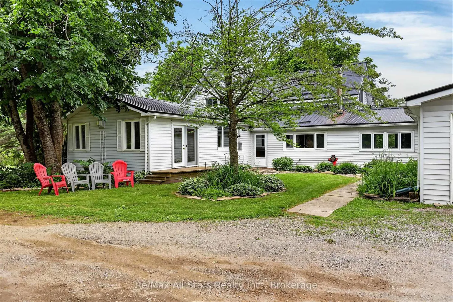 4077 Monck Road photo 2