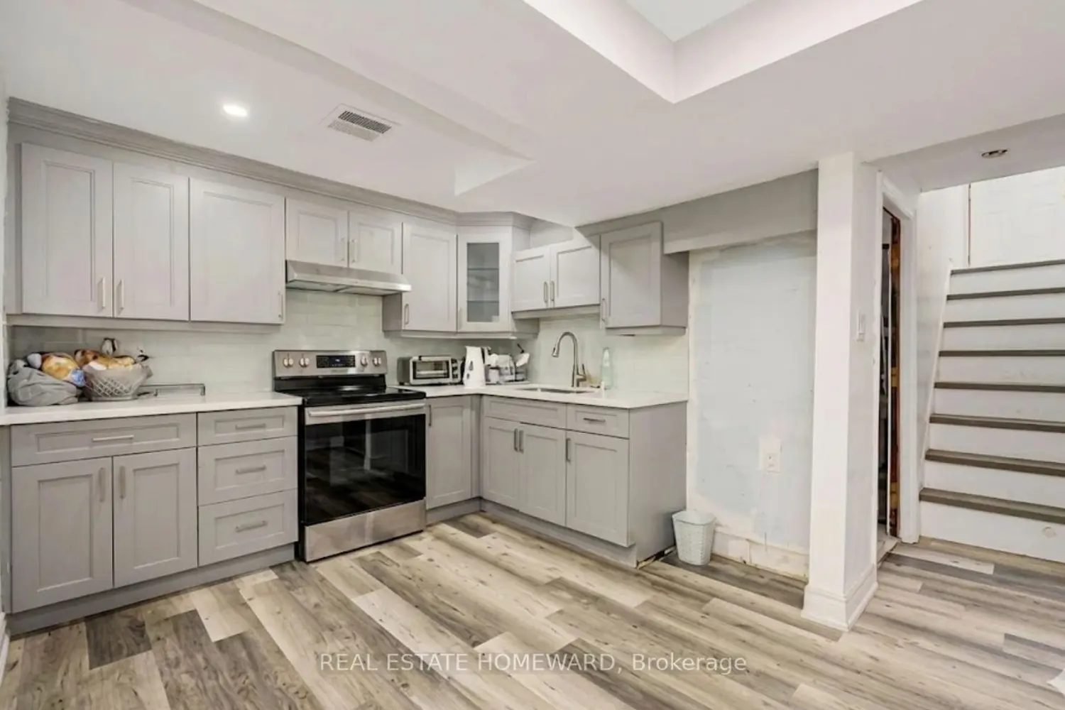 712 Brimley Road photo 4