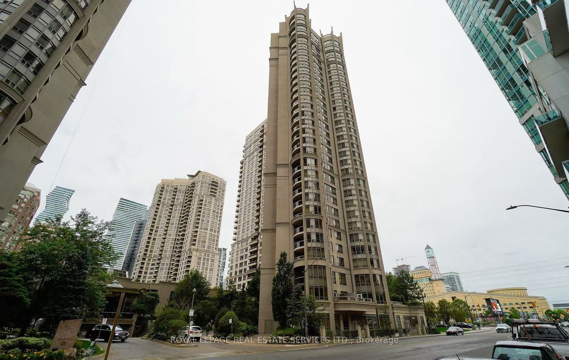 331-3888 Duke Of York Boulevard, Mississauga, ON, L5B 4P5