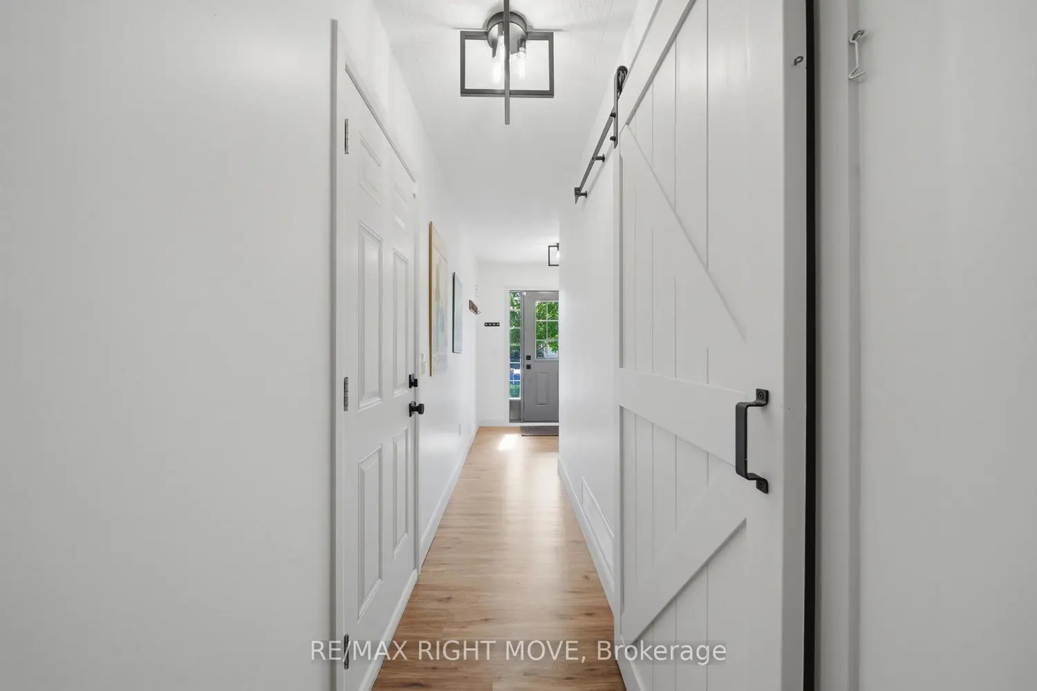 90 Pearl Drive photo 4