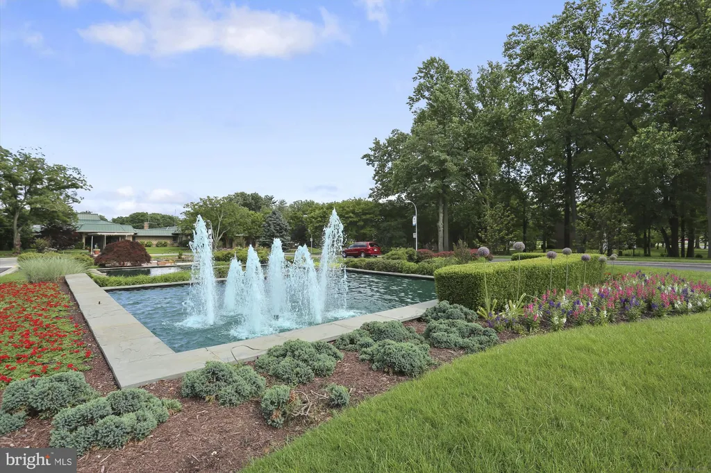 2900 N Leisure World Boulevard N Unit 211, Silver Spring, MD 20906