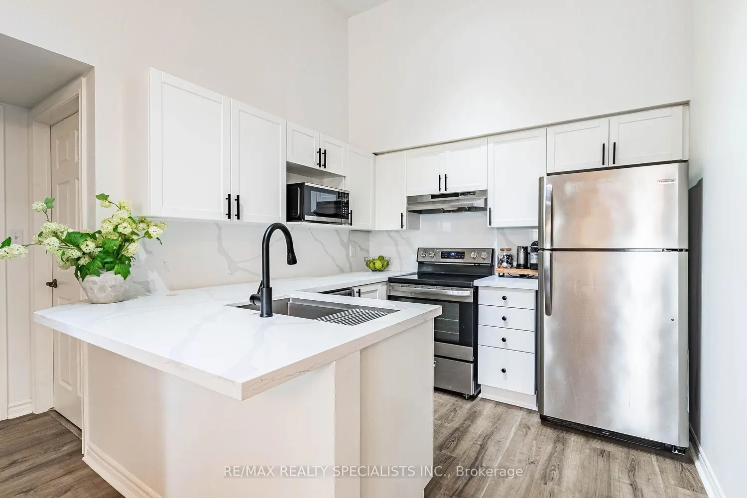 1480 Bishops Gate 406 photo 5