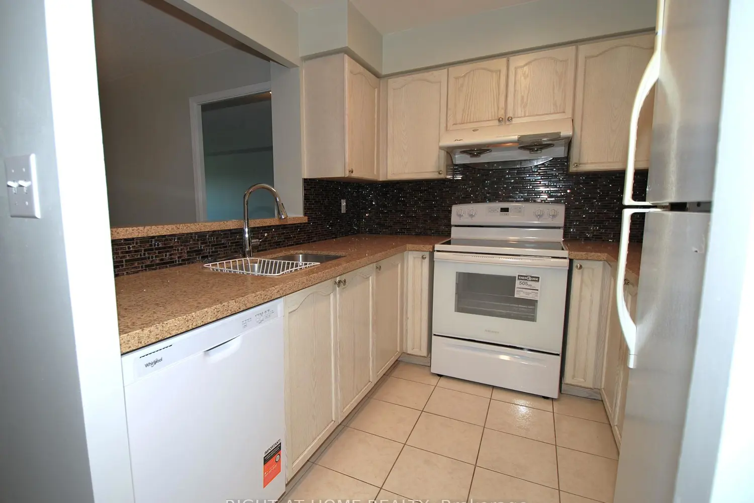 39 Pemberton Avenue 1009 photo 4