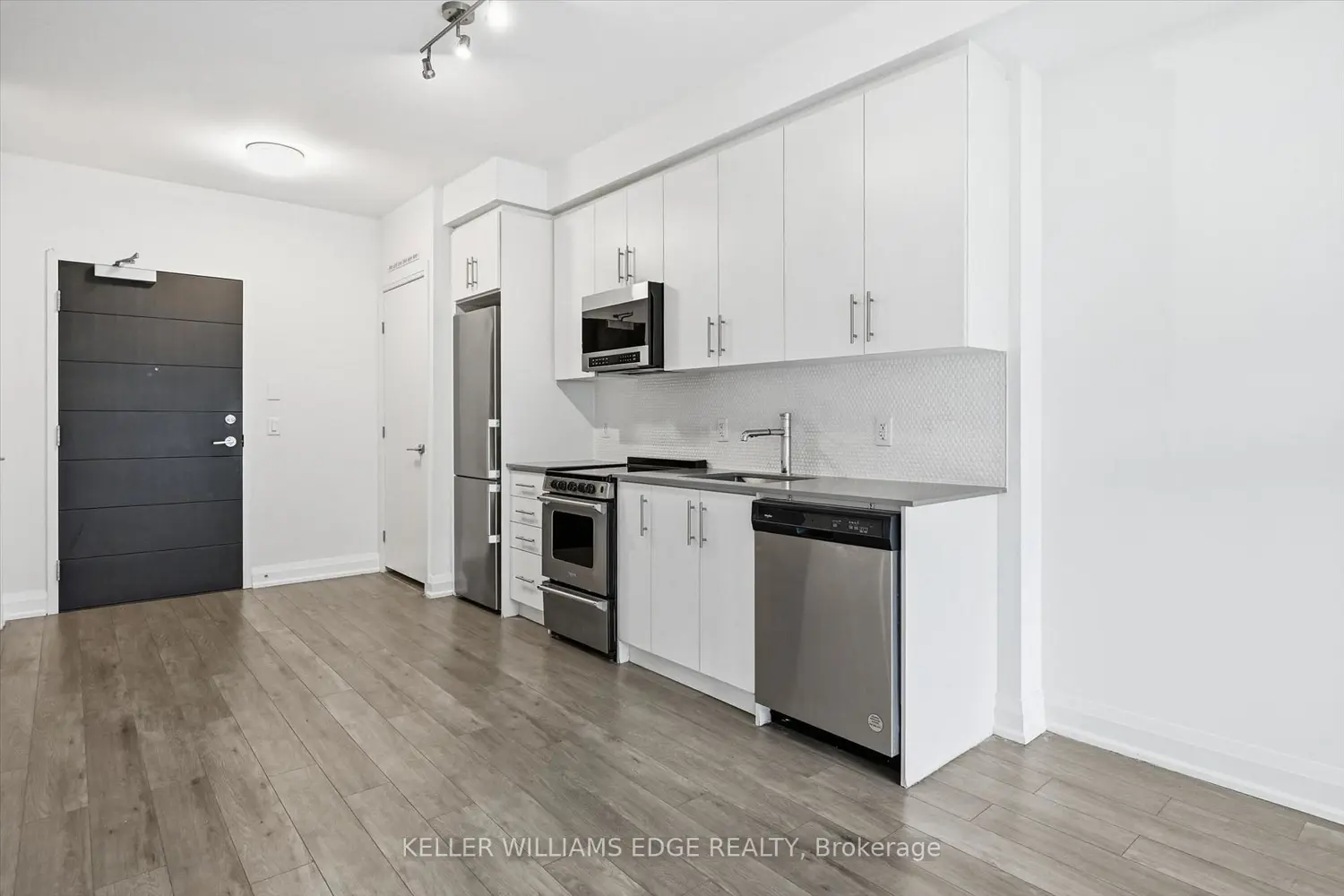 212 King Street 418 photo 5