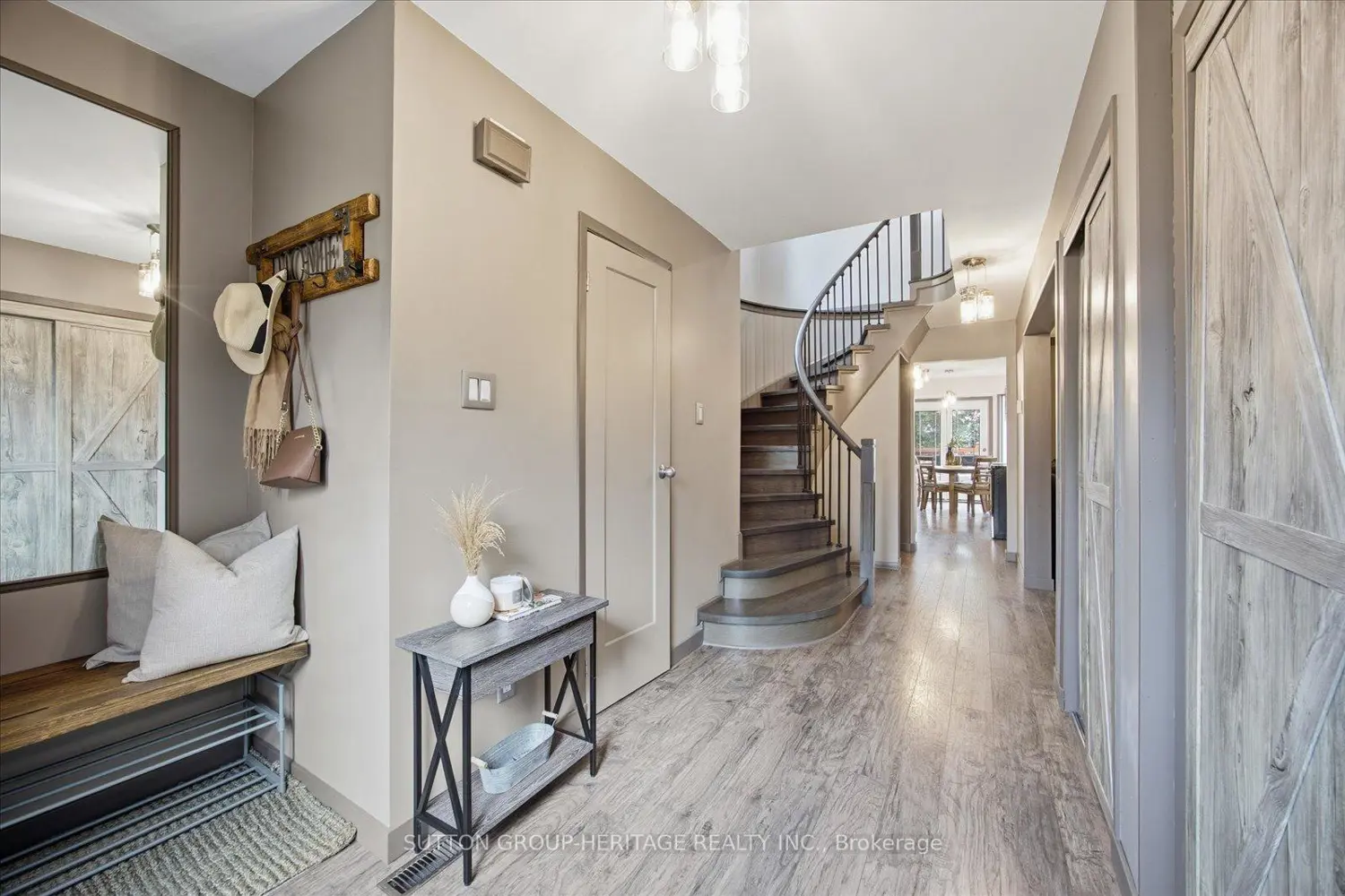 1509 Woodruff Crescent photo 2