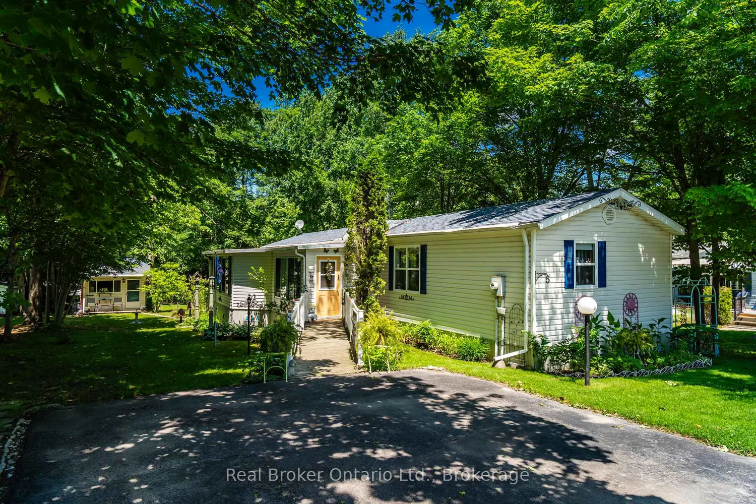 5411 Elliott Side Road 5