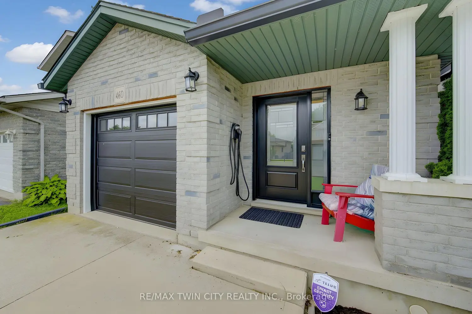 460 Langlaw Drive photo 2