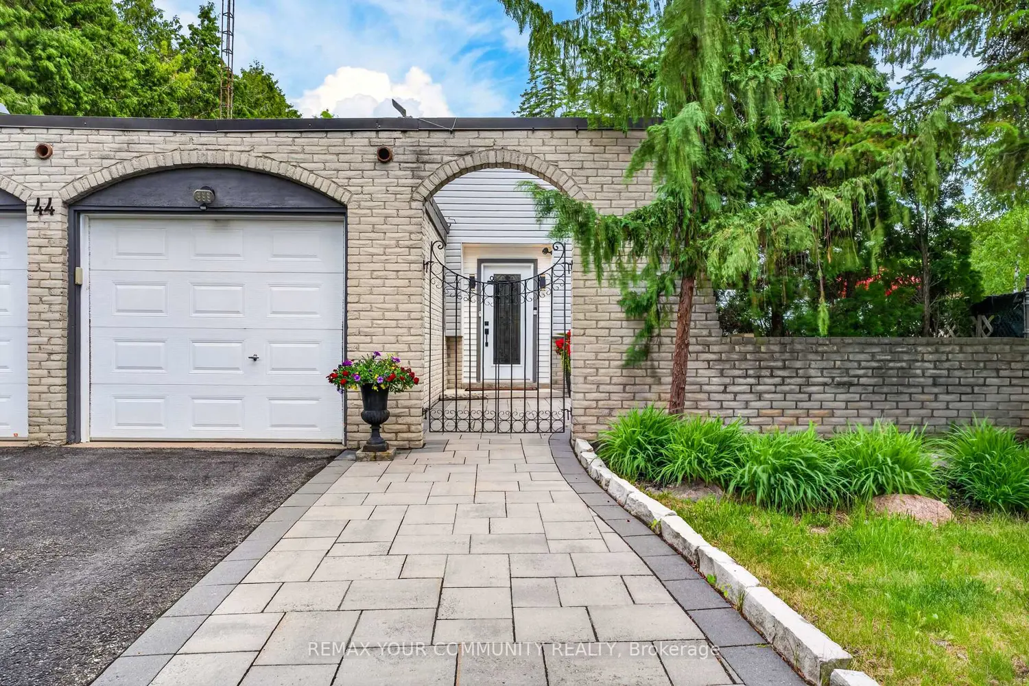 44 Pineridge Drive photo 3
