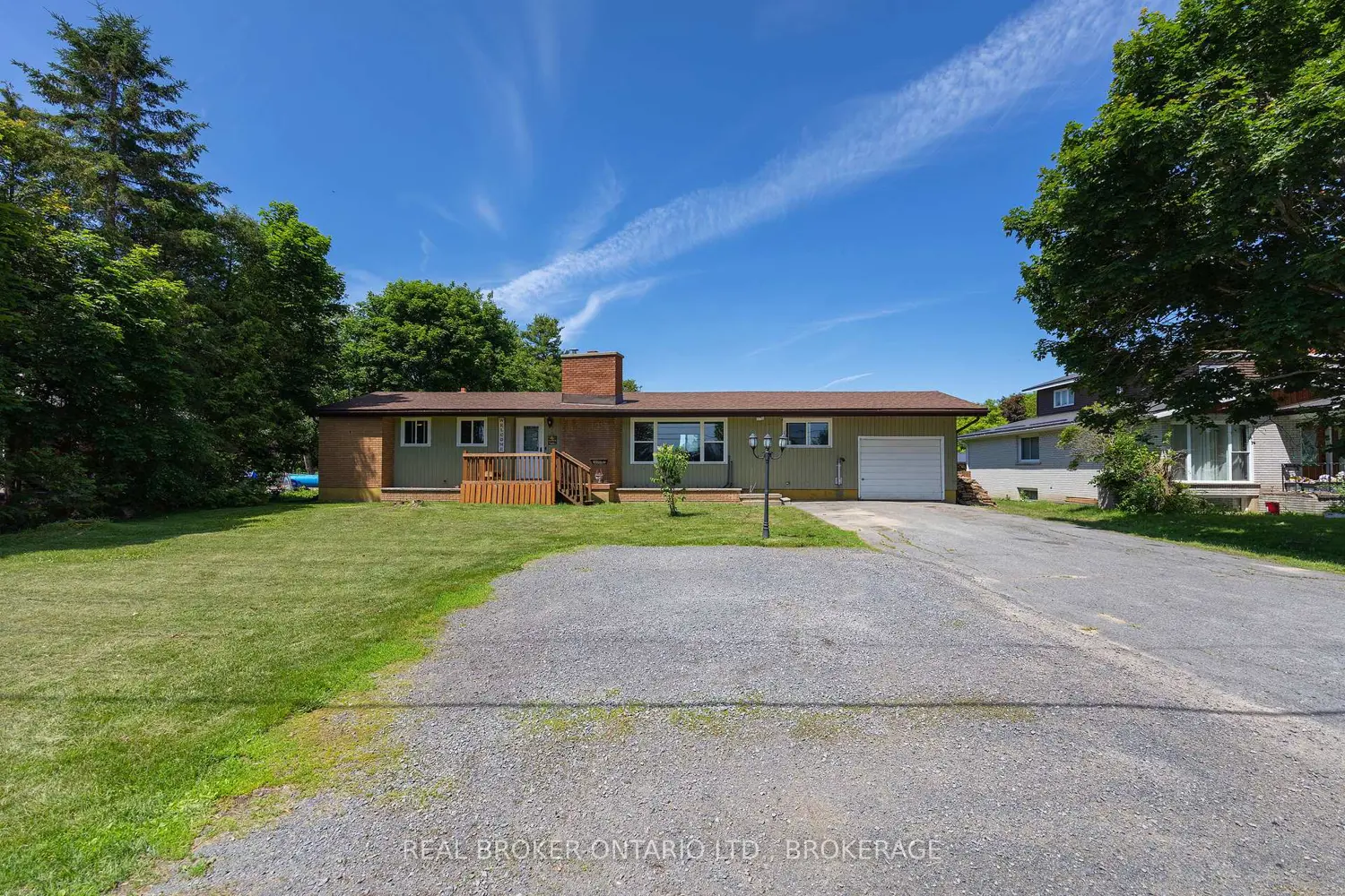 2499 Perth Road photo 2