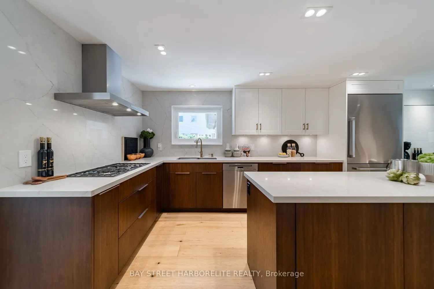 2366 Devon Road photo 2