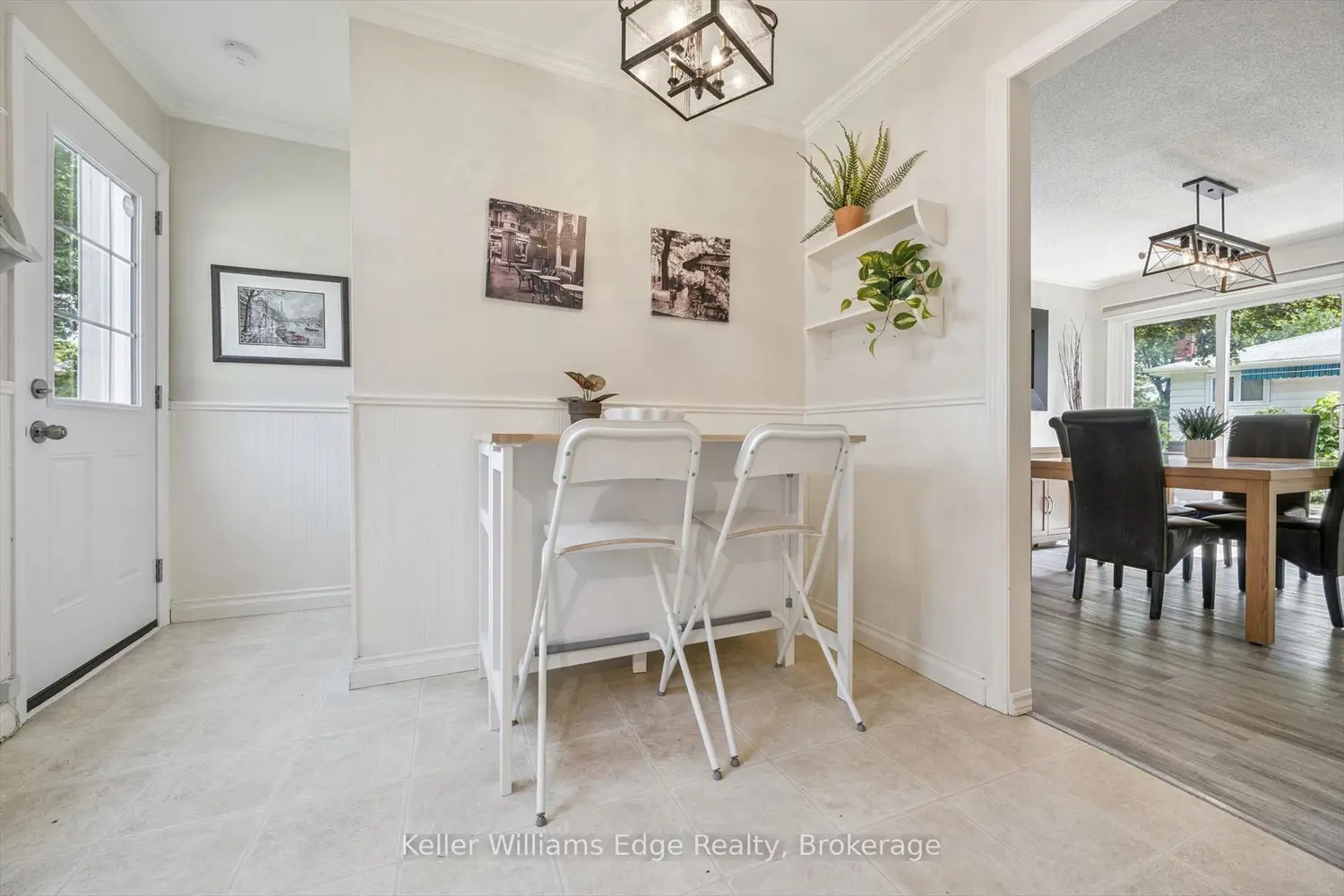 475 Vanguard Crescent photo 3