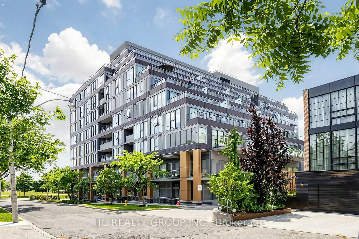 6 Parkwood Avenue 701