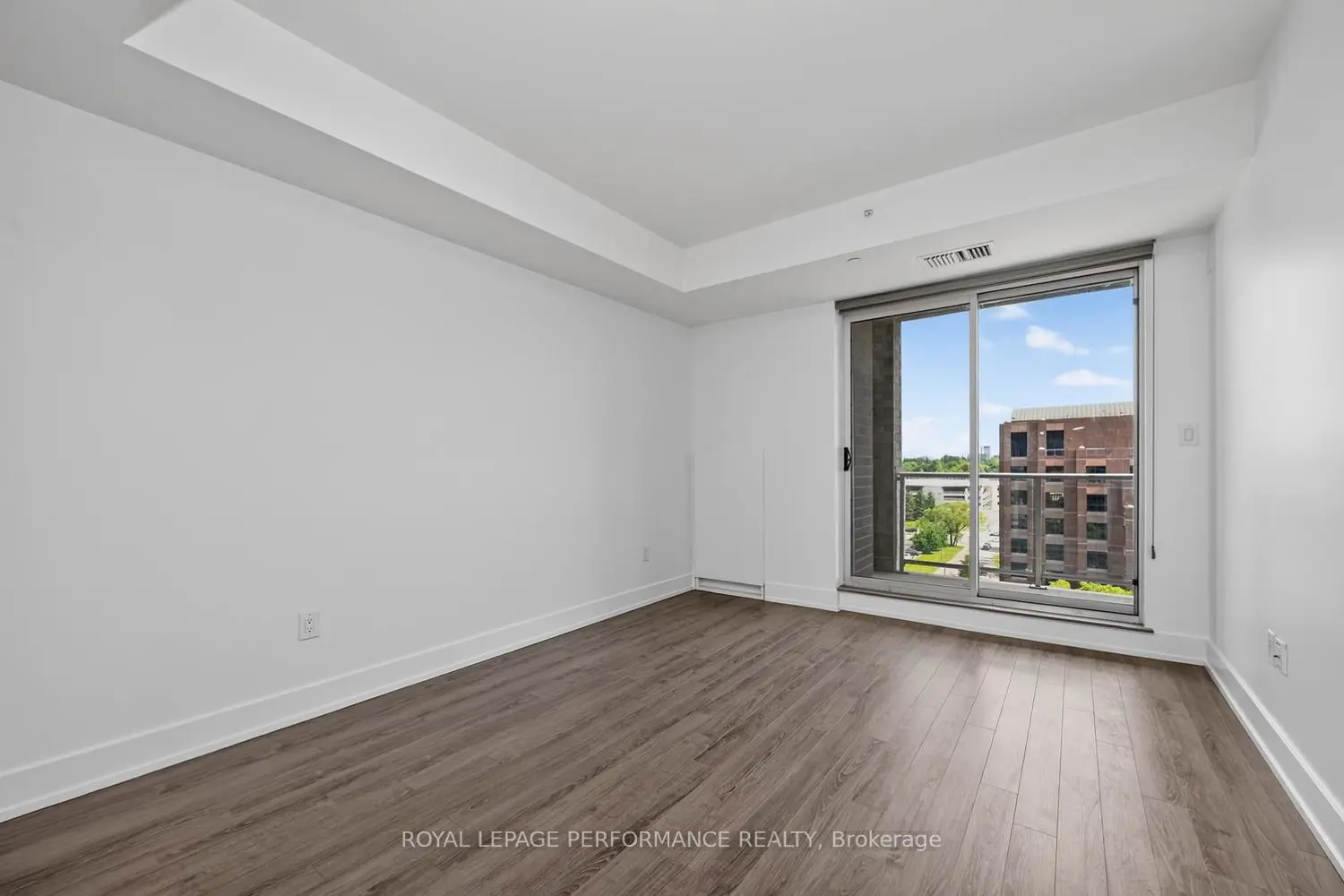 100 Champagne Avenue 903 photo 5