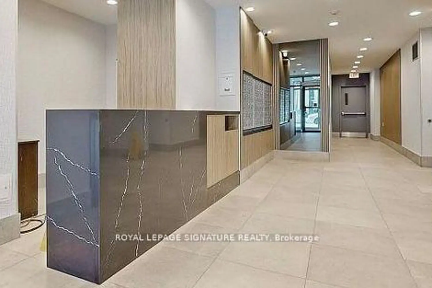 140 Bathurst Street 207