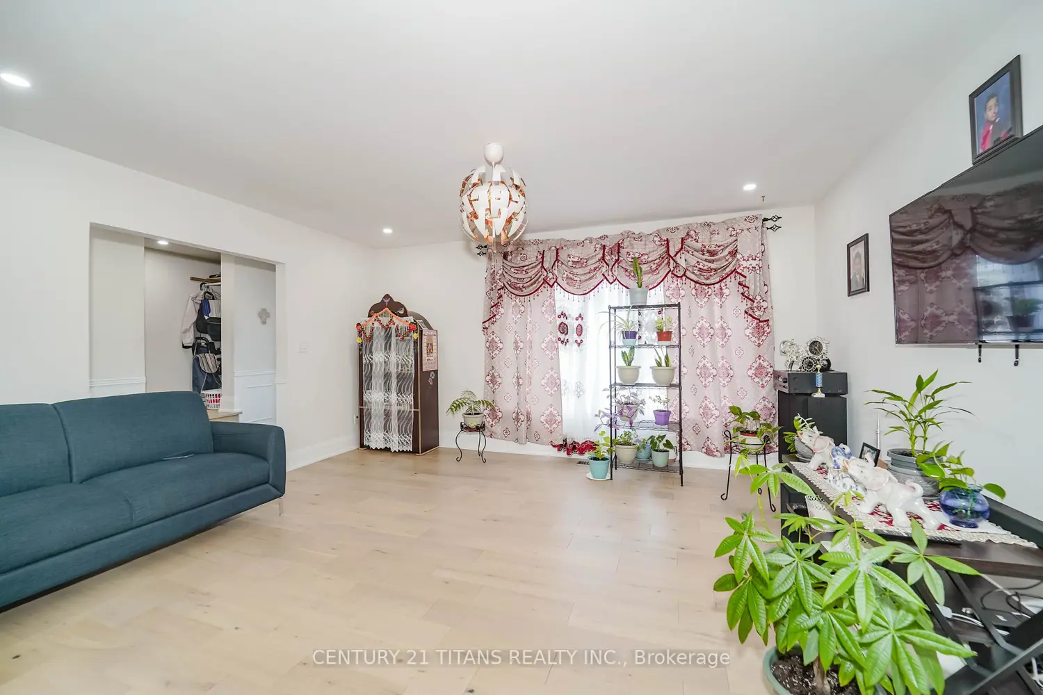 42 Pixley Crescent photo 5