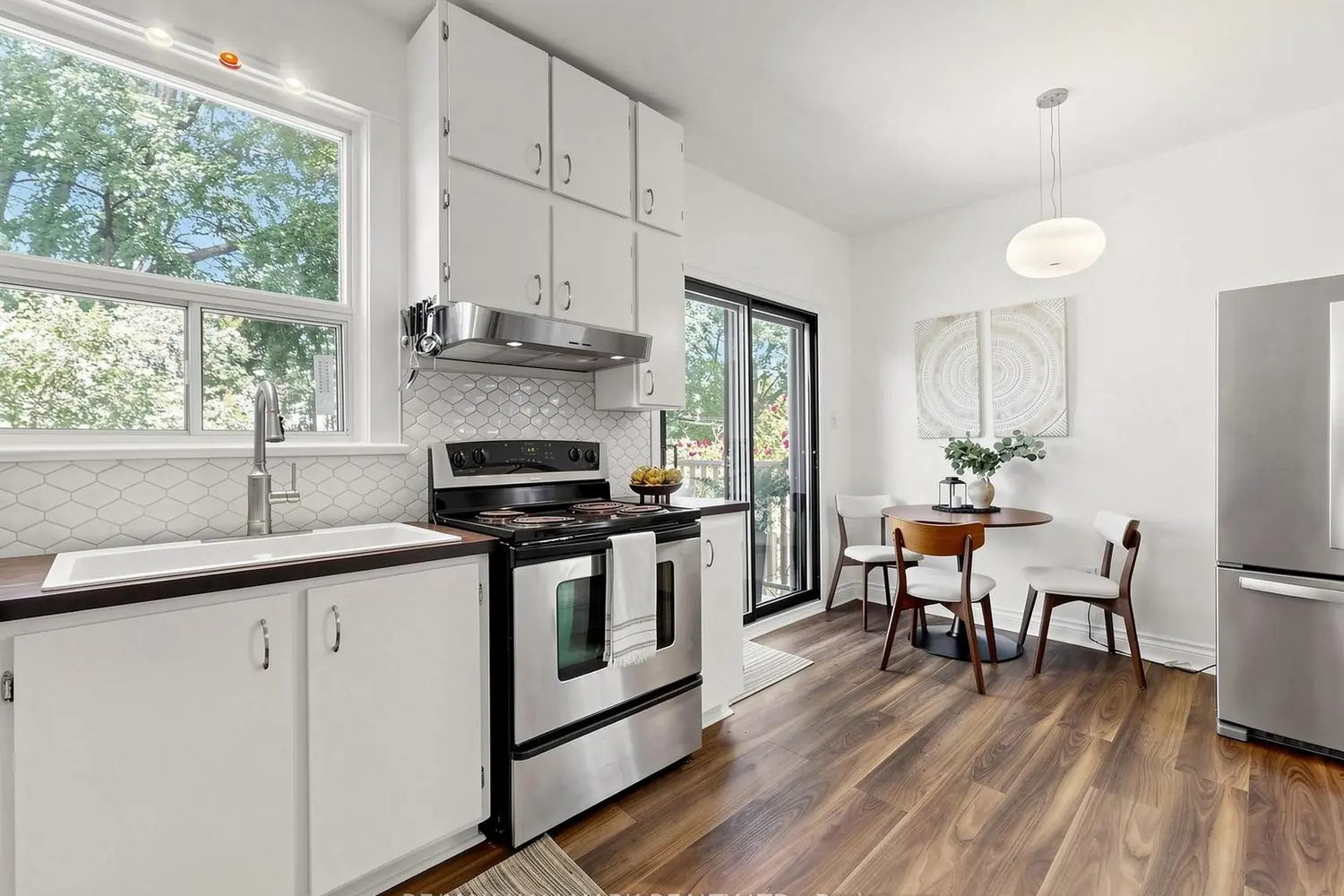 12 Richard Avenue photo 5