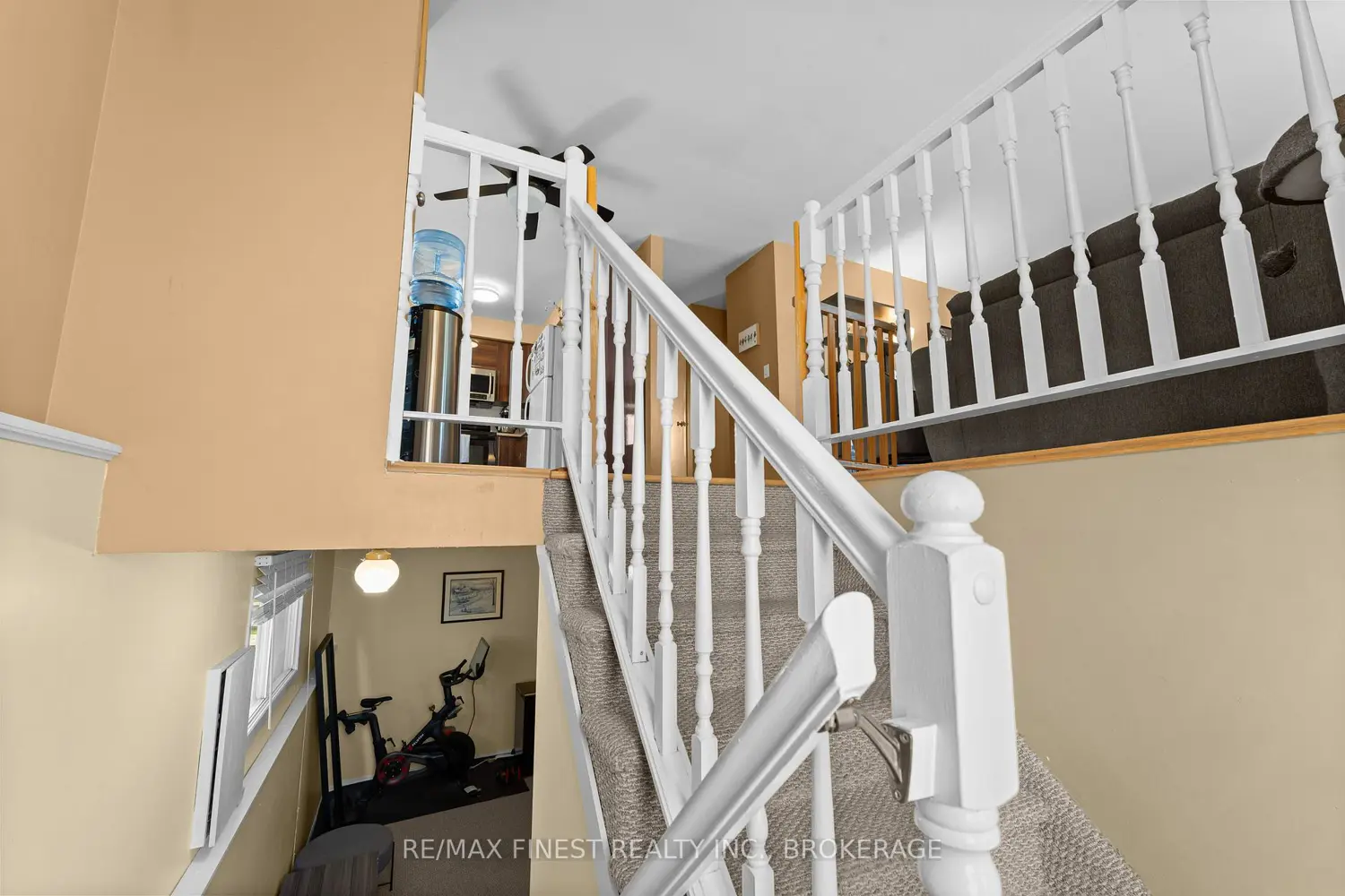 102 Grenadier Drive photo 2