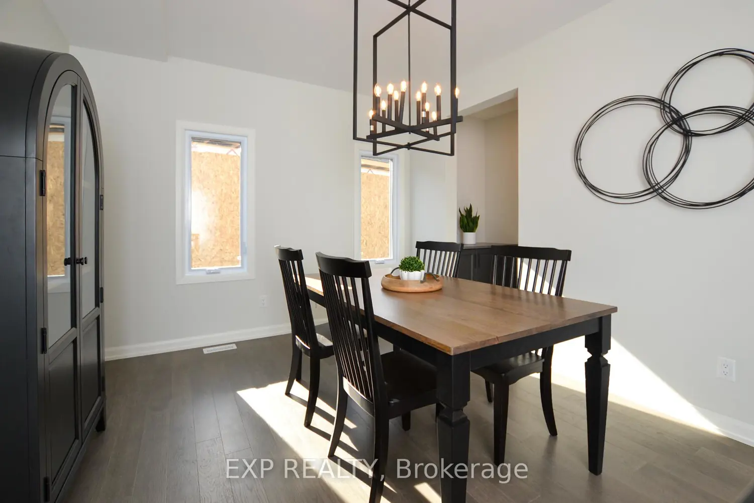 623 Montessor Crescent photo 4