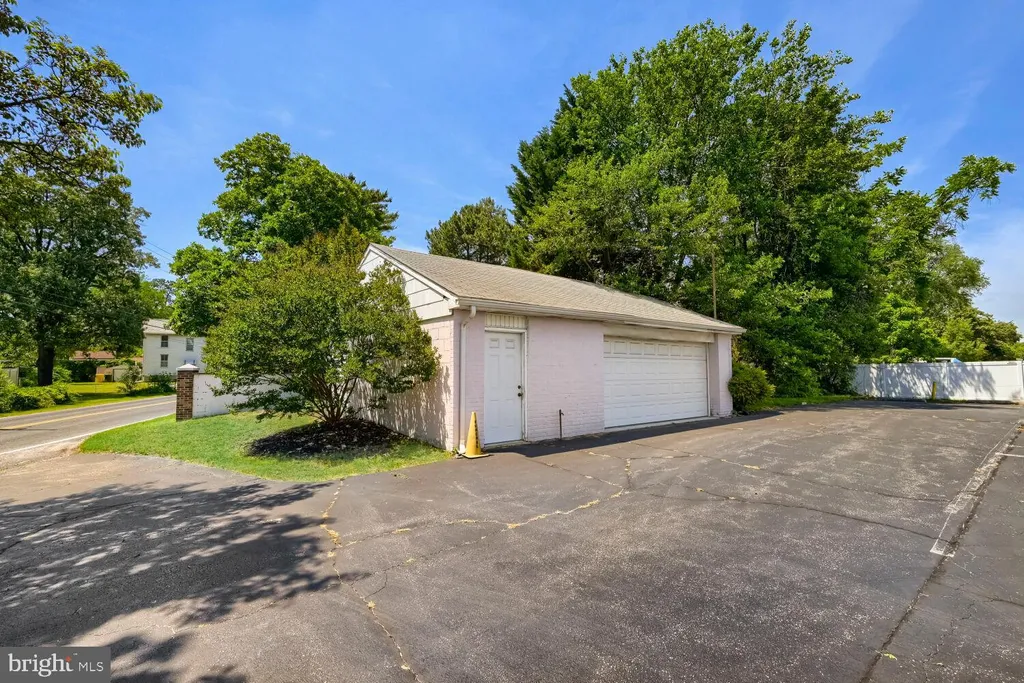 422 Crain Highway S, Glen Burnie, MD 21061