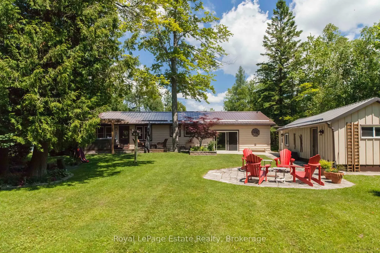 326 Lindsay Street photo 2