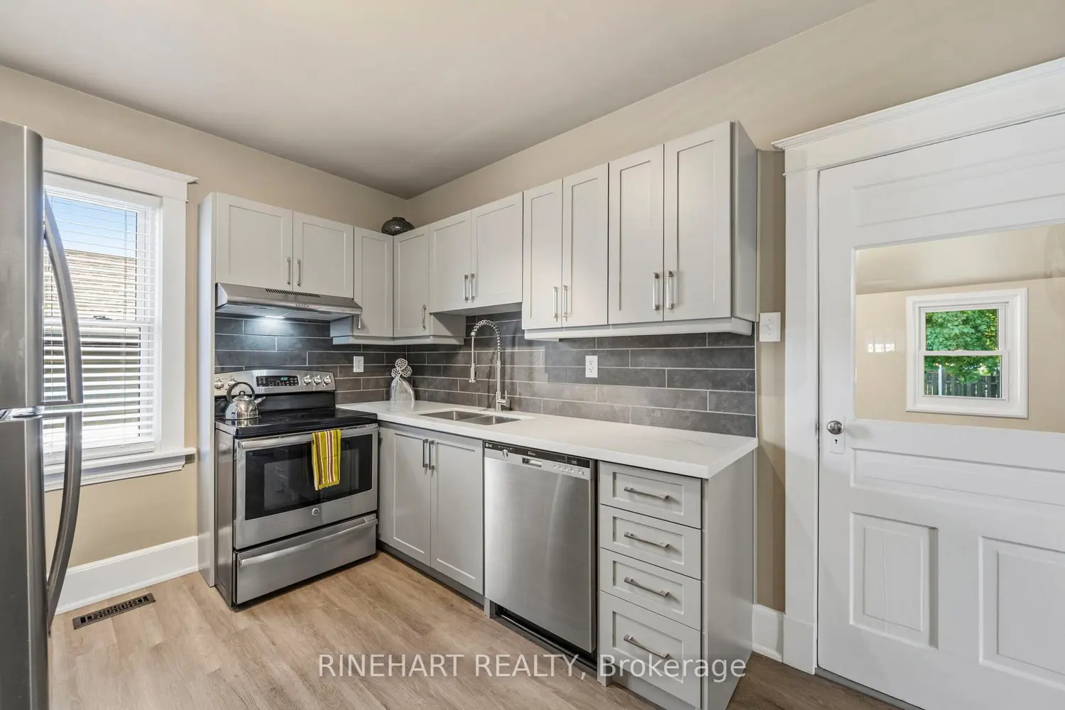 352 Edmonton Street photo 5