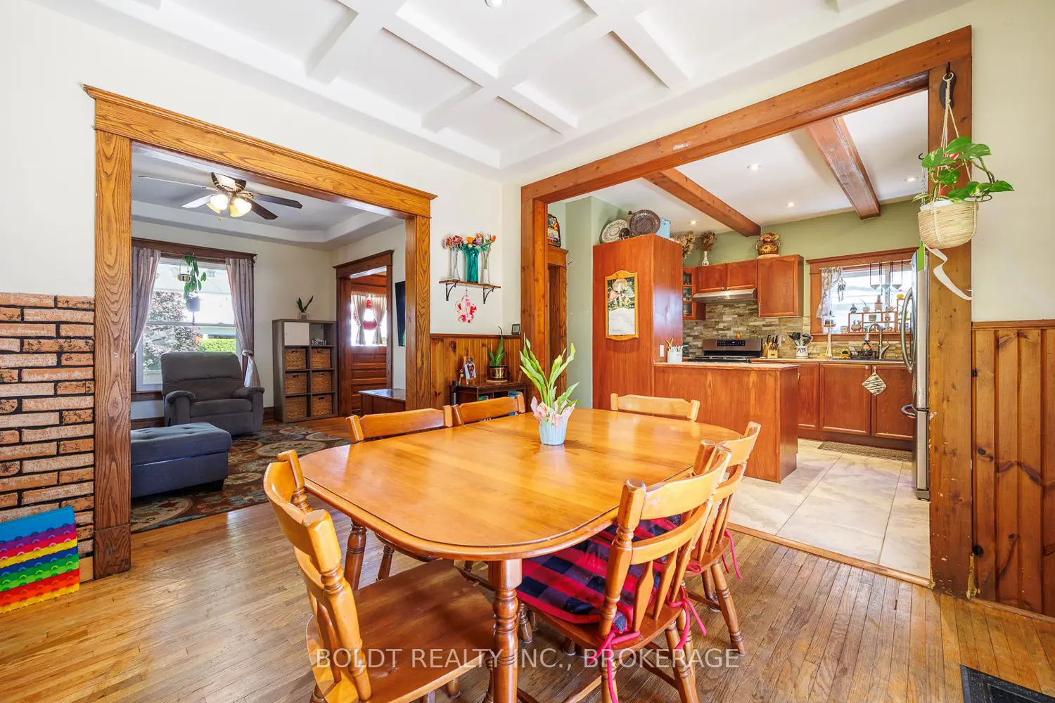 5285 Third Avenue photo 5