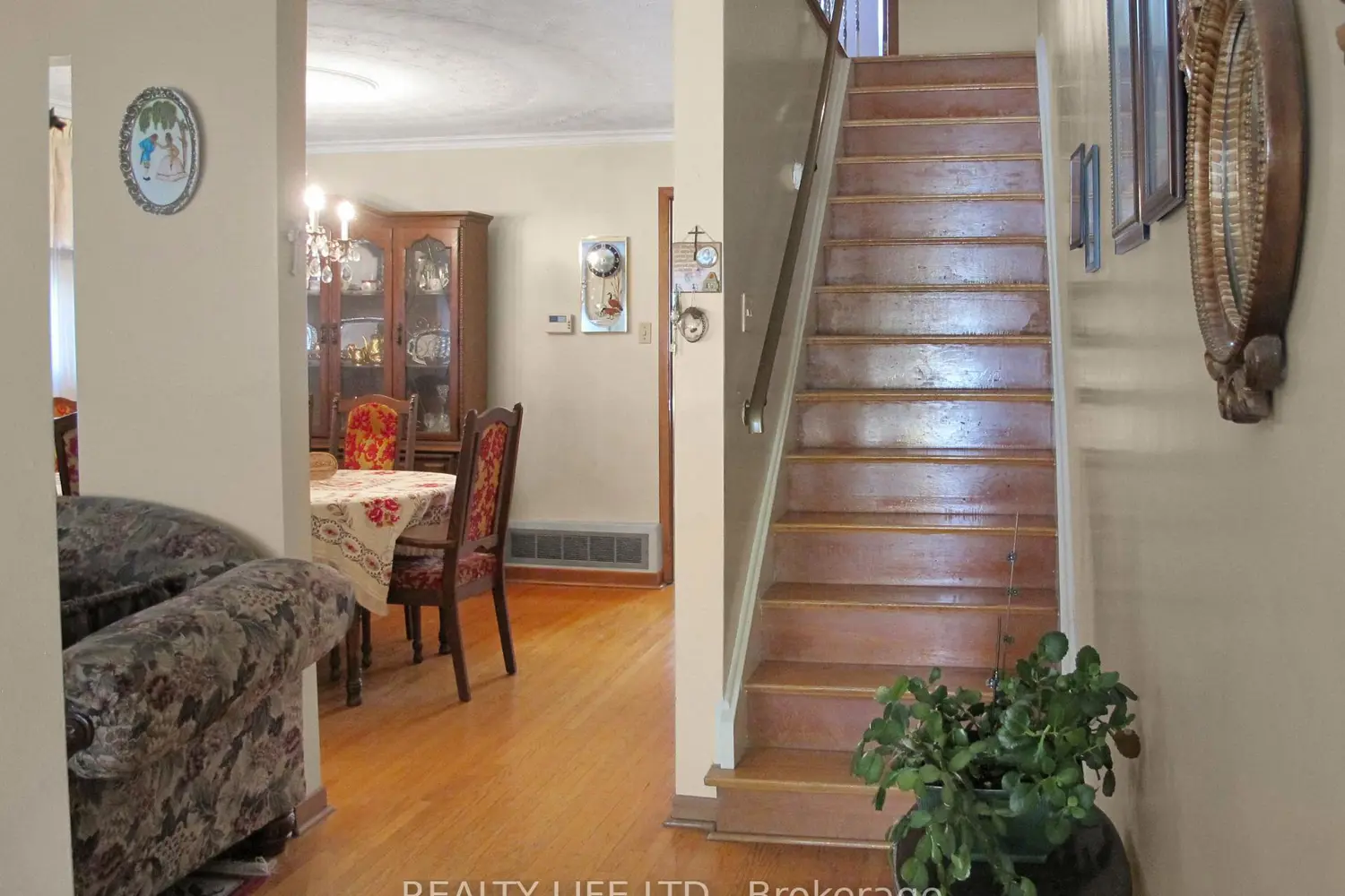 61 Cameron Avenue photo 4