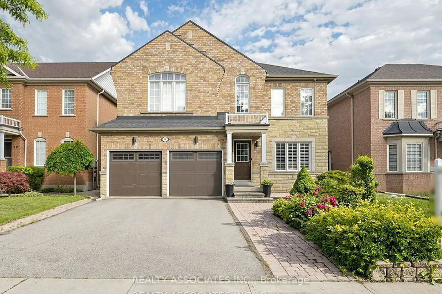 44 Shining Willow Crescent
