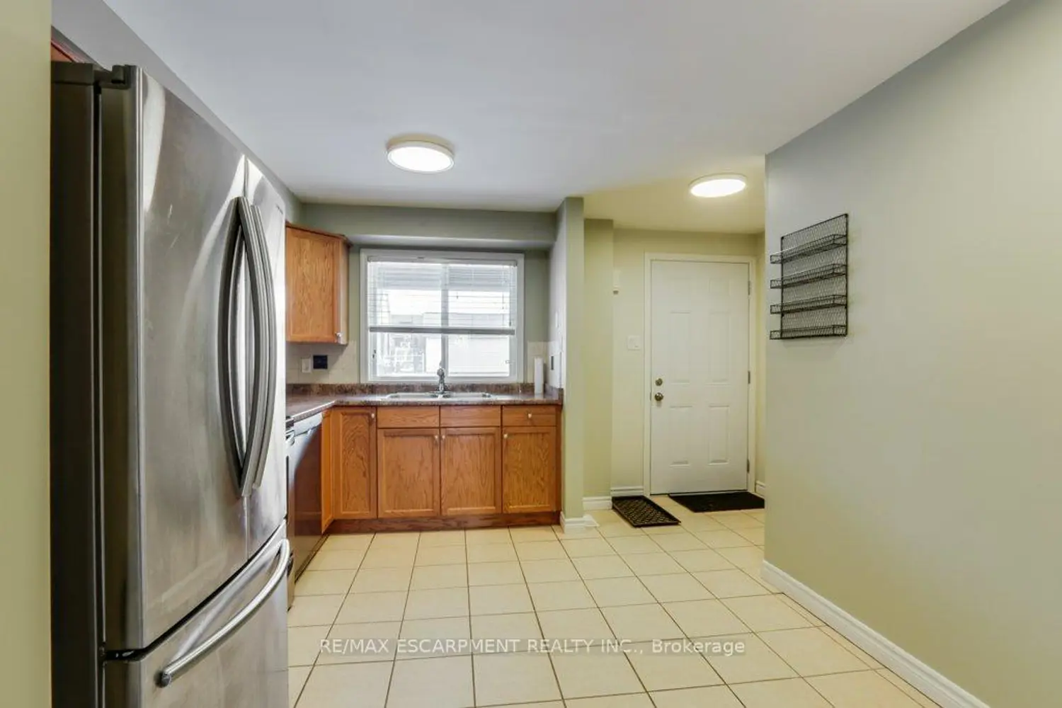 900 James Street 5 photo 4