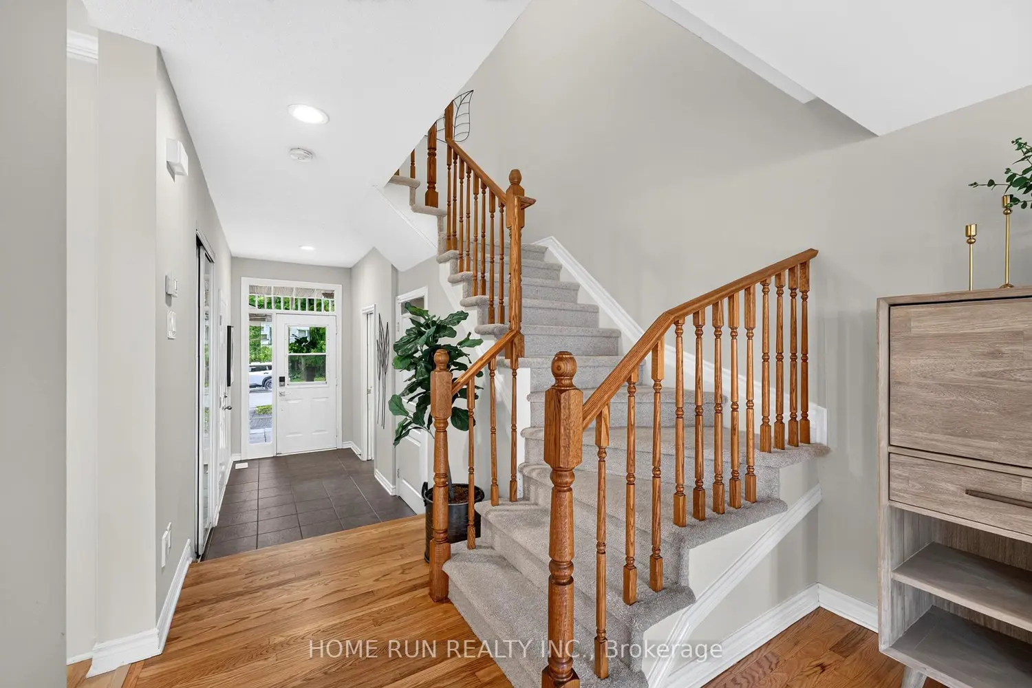 164 Gray Crescent photo 4