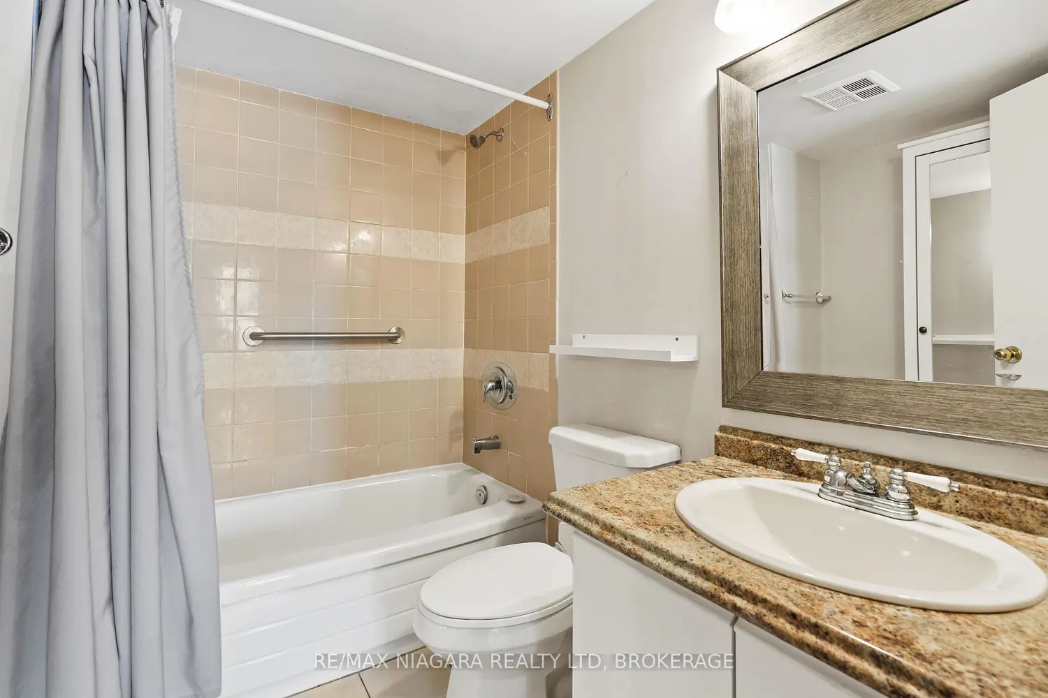 7 Gale Crescent 502 photo 5