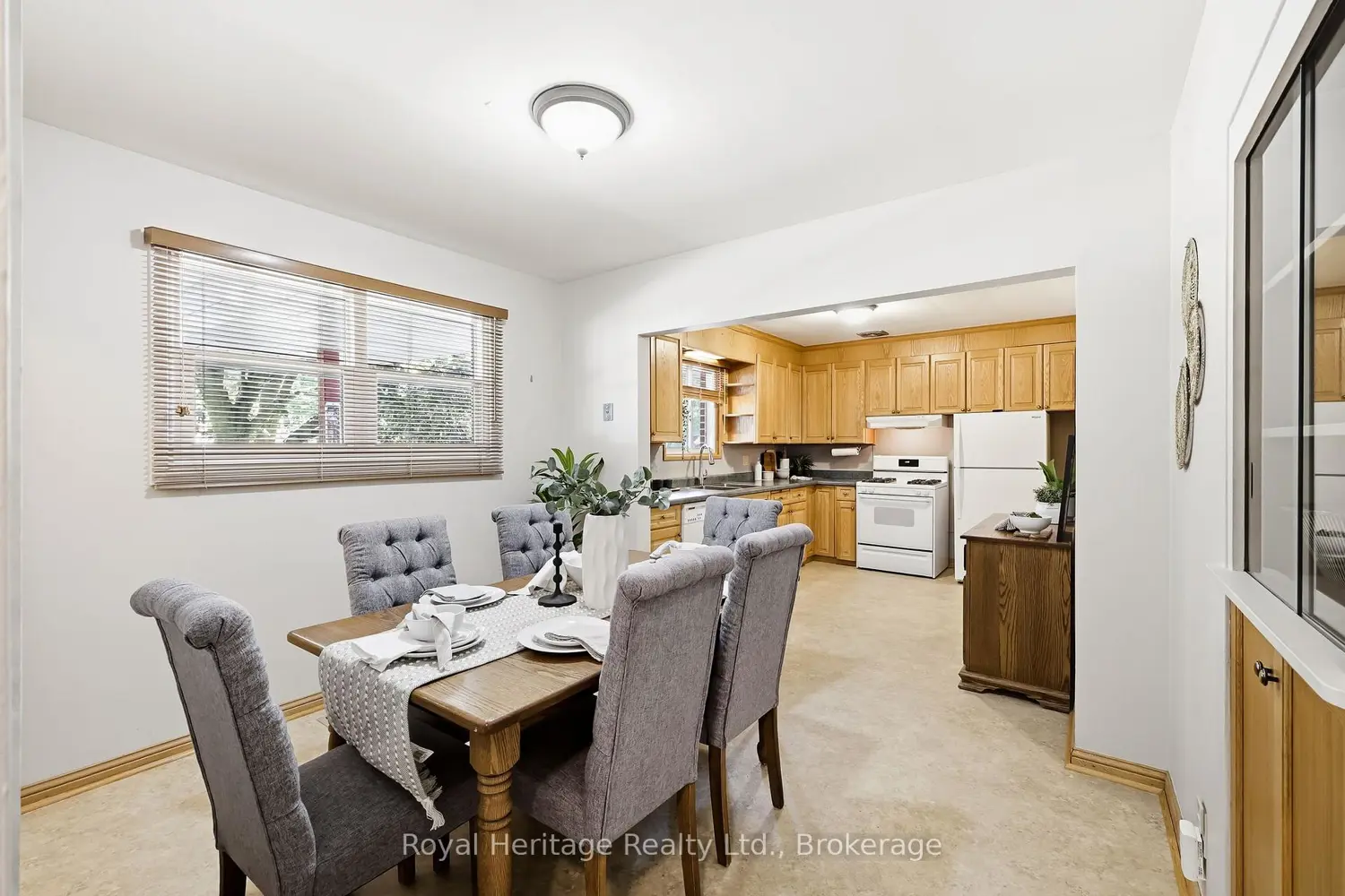 12 Simcoe Street photo 3