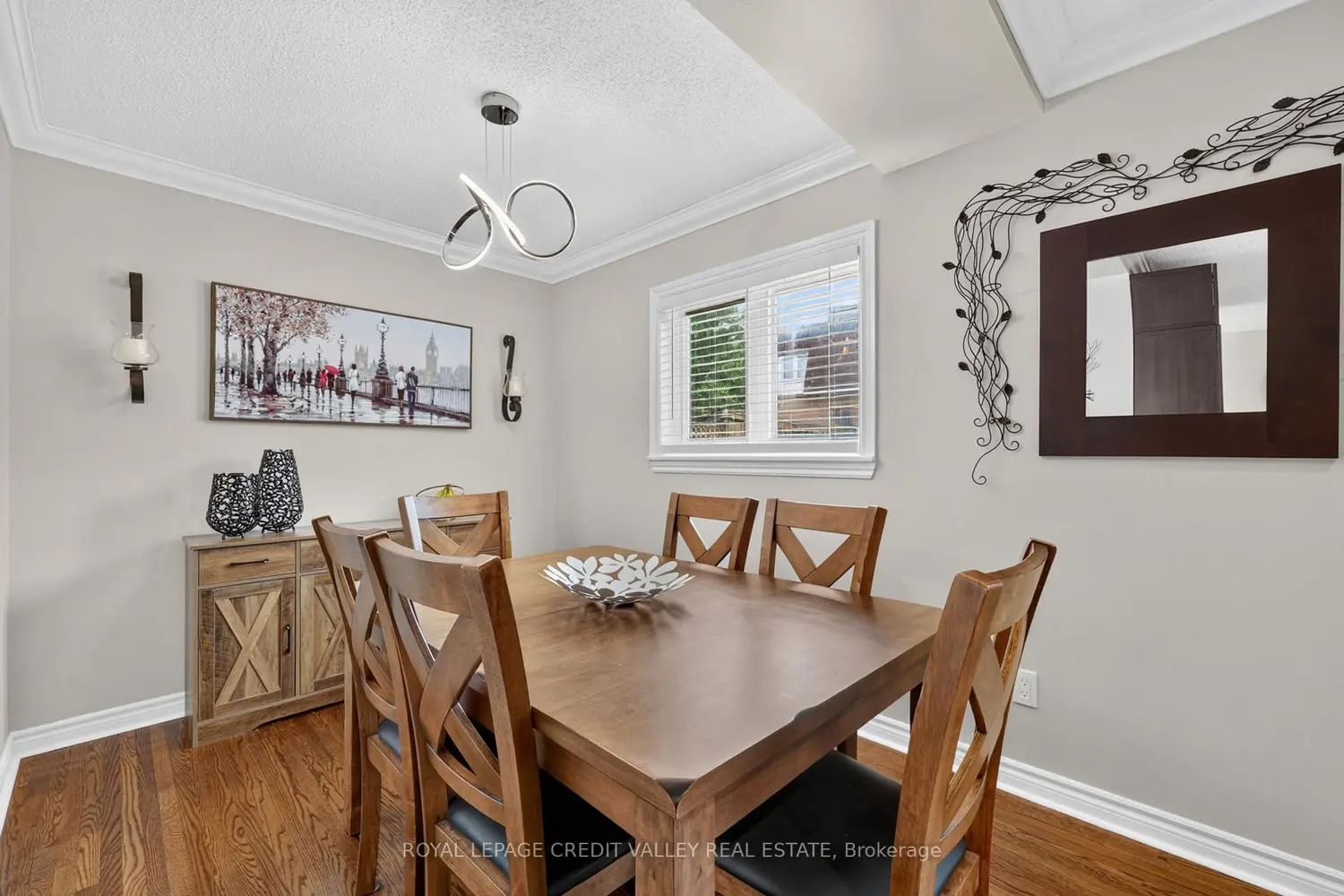 184 Town House Crescent 184 photo 5