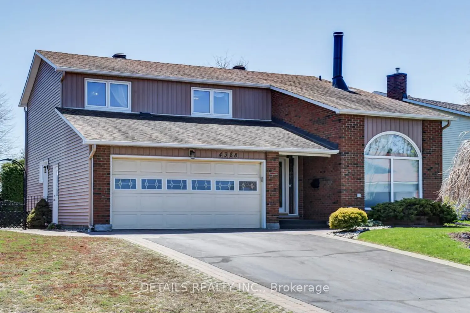 4388 Whittaker Crescent photo 3