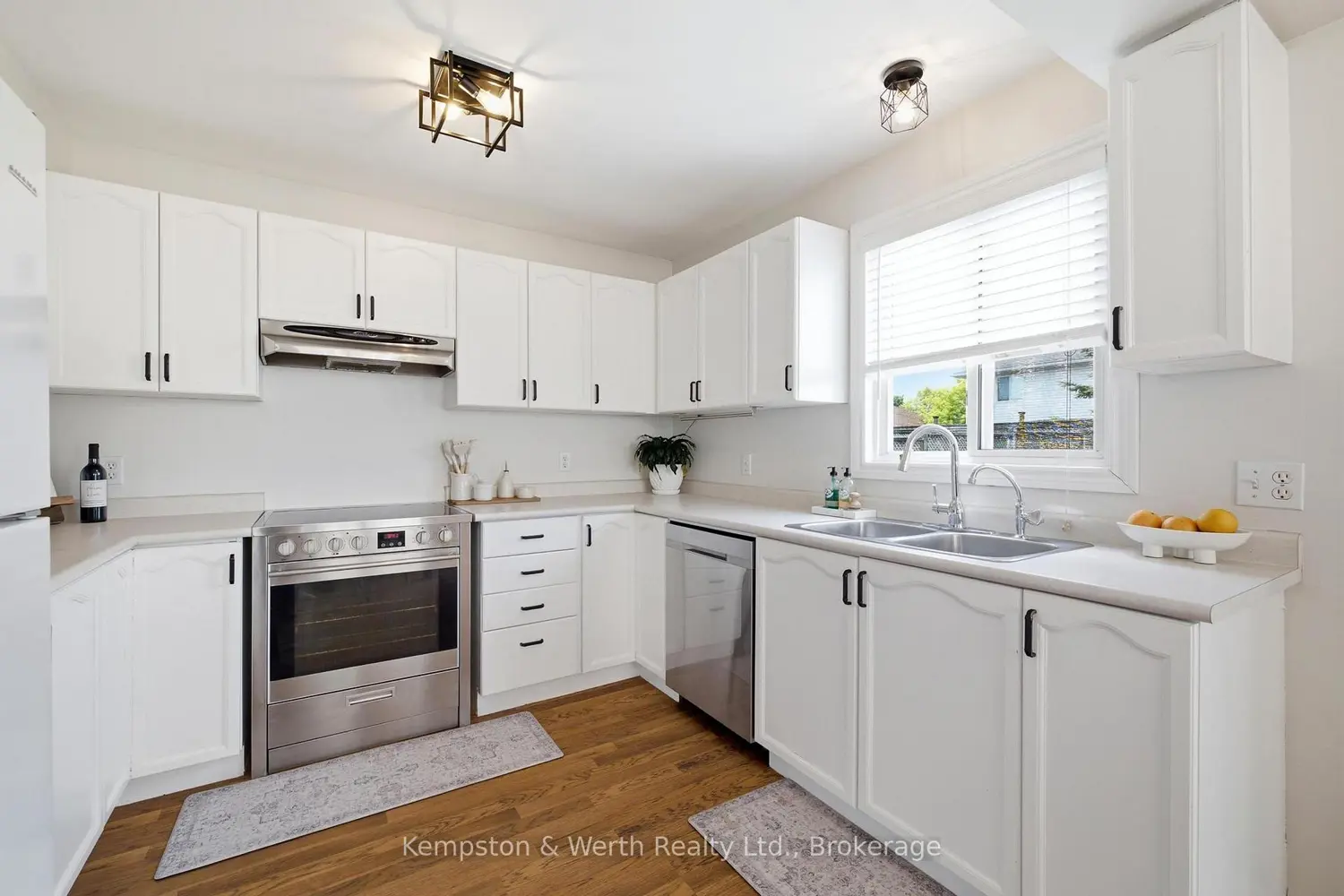 770 Brock Street photo 3